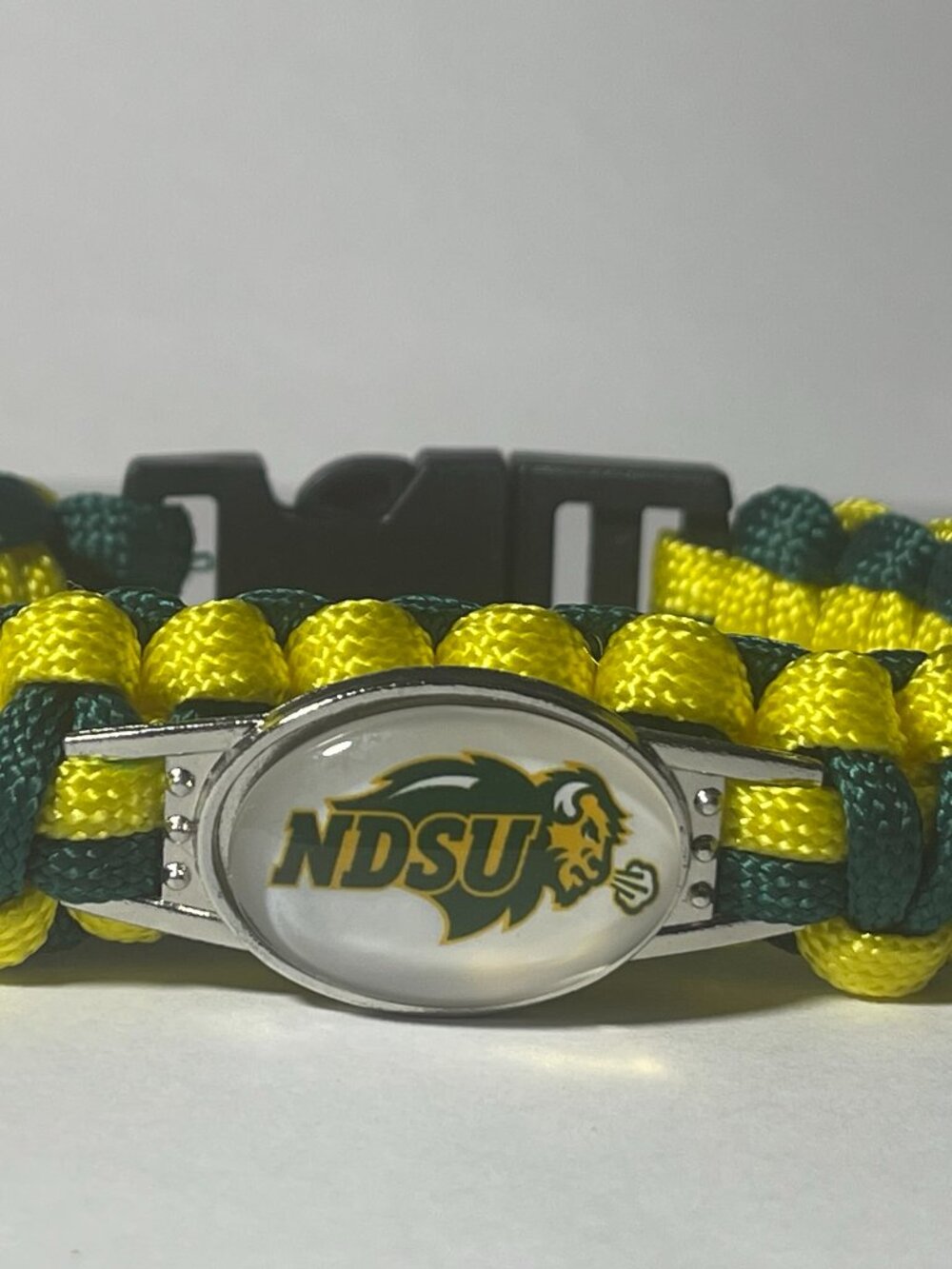 North Dakota State Bison NCAA Paracord Bracelet NEW